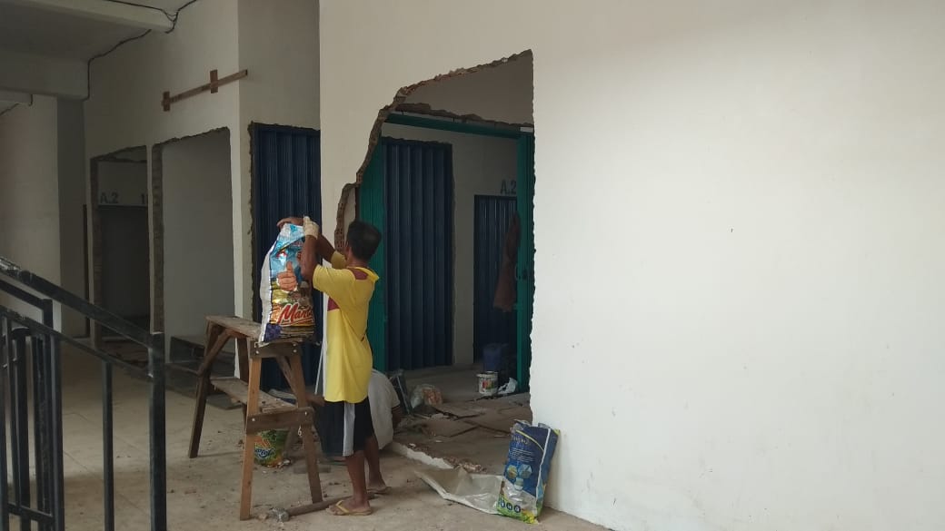 Pedagang Pakai Dana Sendiri perbaikan  Kios PTM Prabumulih
