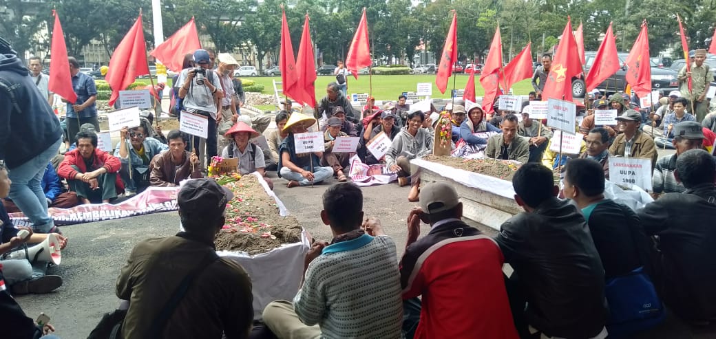 Jejerkan Dua Buah Makam, Warga Komering Protes Soal Mafia Tanah