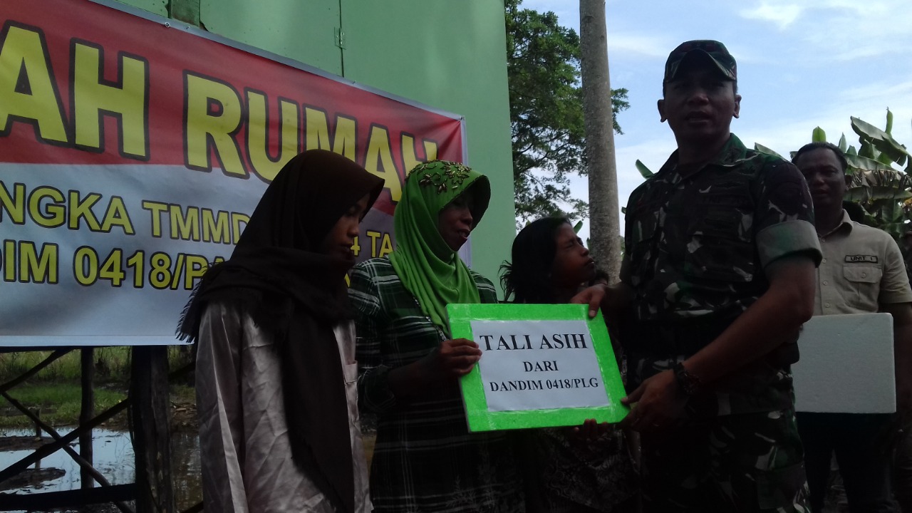 Kebahagian Ibu Salbiyah Bertambah Setelah Dapat Tali Asih Dari Dandim 0418/Palembang