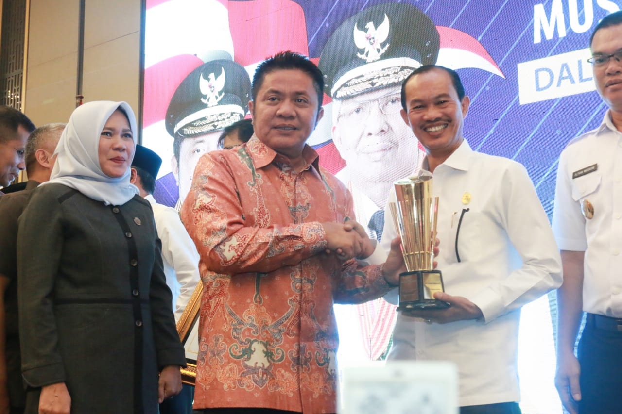 Palembang Terima Penghargaan Pembangunan Daerah Terbaik Tahun 2019
