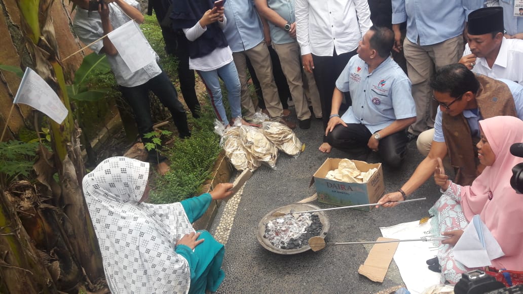 "Tunu" Kemplang di Palembang,  Sandiaga Sempat  Janjikan Satu Keluarga Bisa Nabung Rp18 Juta Pertahun