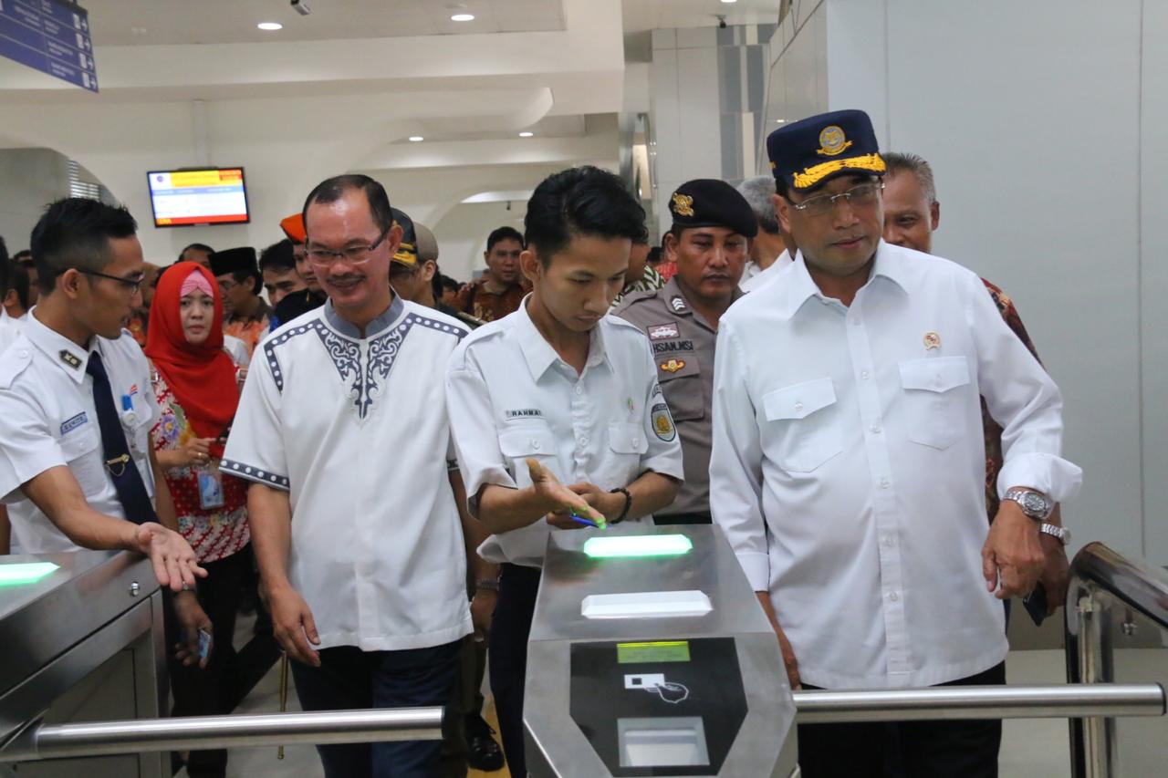Walikota Palembang Dampingi Menhub Tinjau LRT
