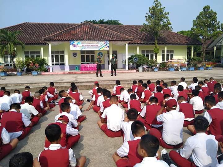 Bentuk Mental Siswa Berkarakter, SMP Ini Libatkan TNI Dalam MPLS