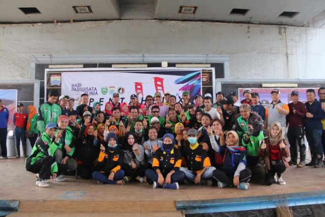 Komunitas Ojol Ikut Gotong Royong bersama Walikota