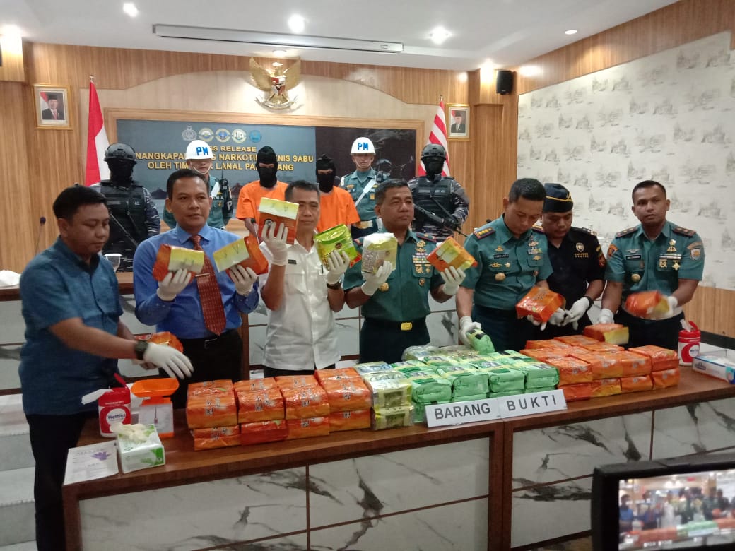 Lanal Palembang Berhasil Tangkap Dua Tersangka Penyelundupan Narkotika Sabu Seberat 79 Kilogram