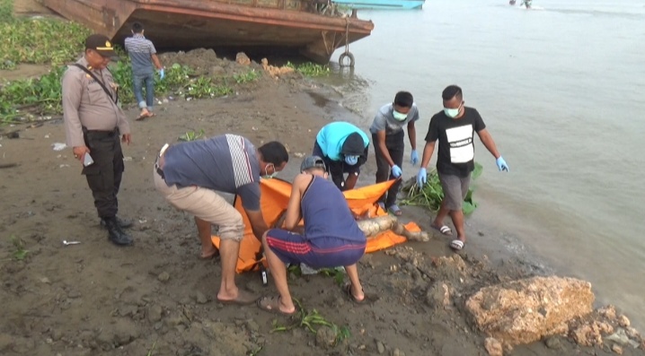 Mr X Ditemukan 'Ngambang' di Tepi Sungai Keramasan
