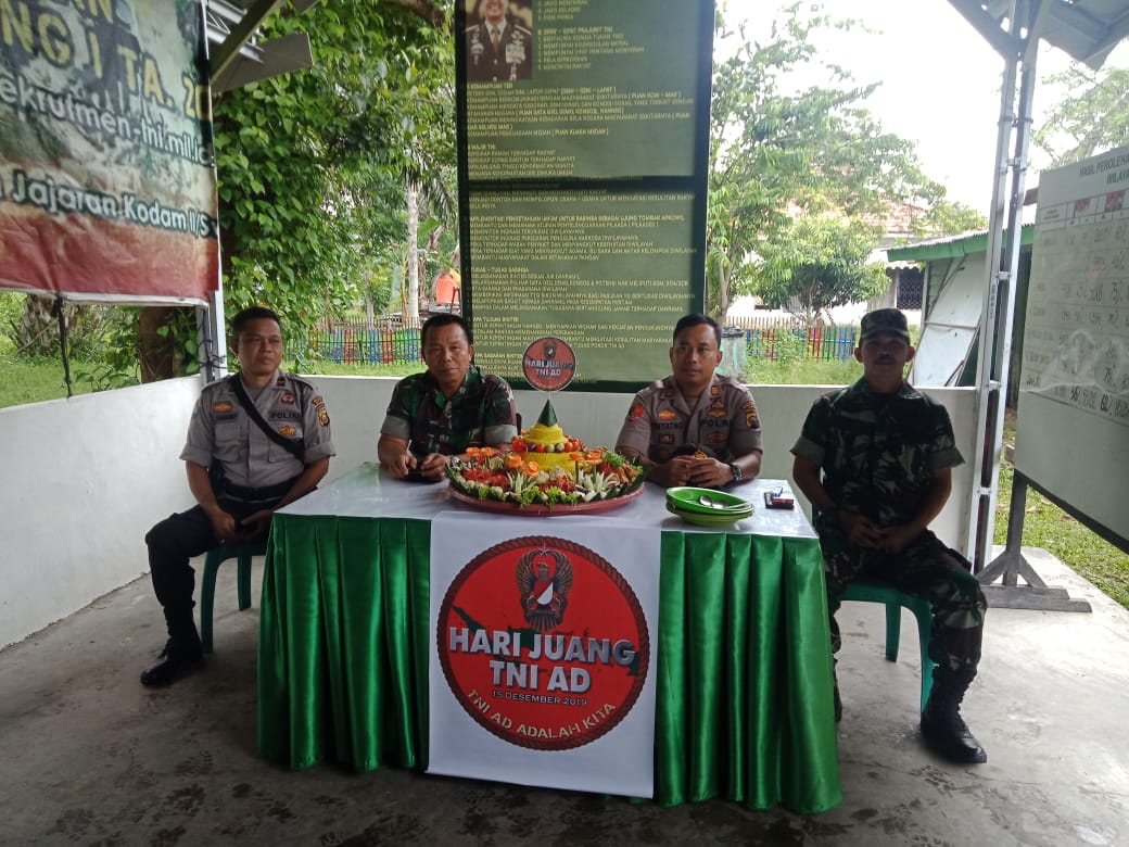 Hari Juang TNI AD, Kapolsek Gelumbang Berikan Nasi Tumpeng Ke Markas Koramil 404/01