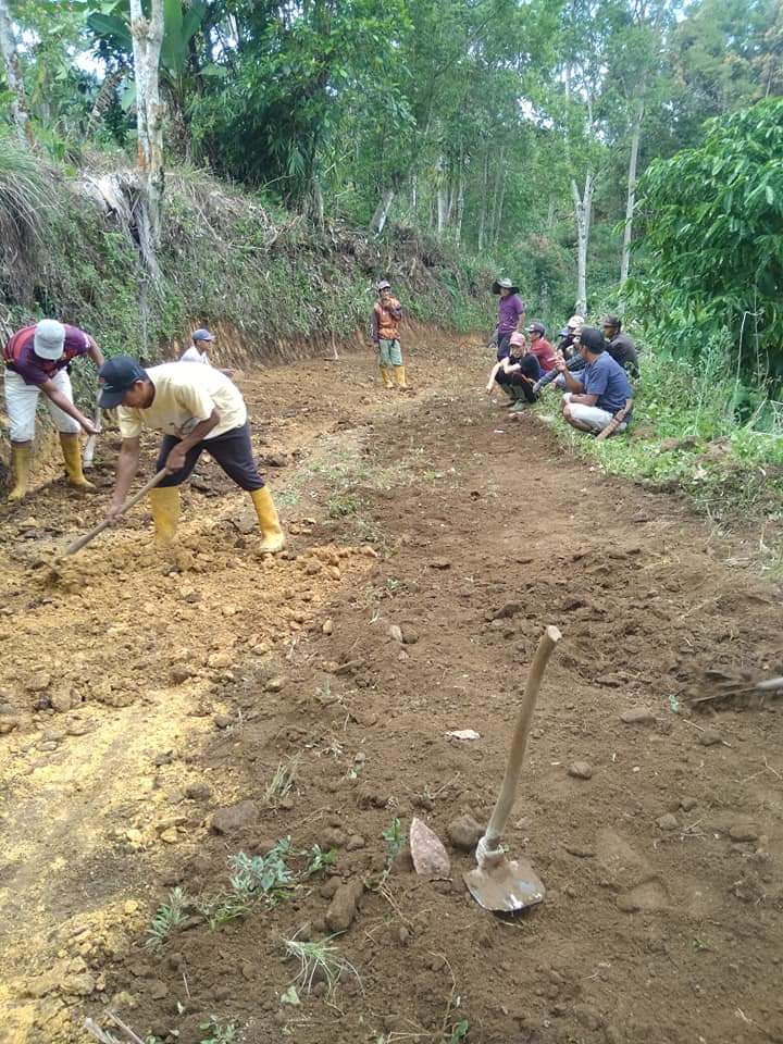Warga Desa Tanah Pilih Nantikan Pembangunan Jalan di Desanya