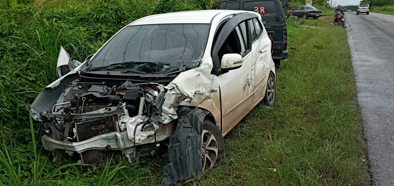Korban Dua Mobil Tabrakan di Lintas Talang Taling Dilarikan ke RS