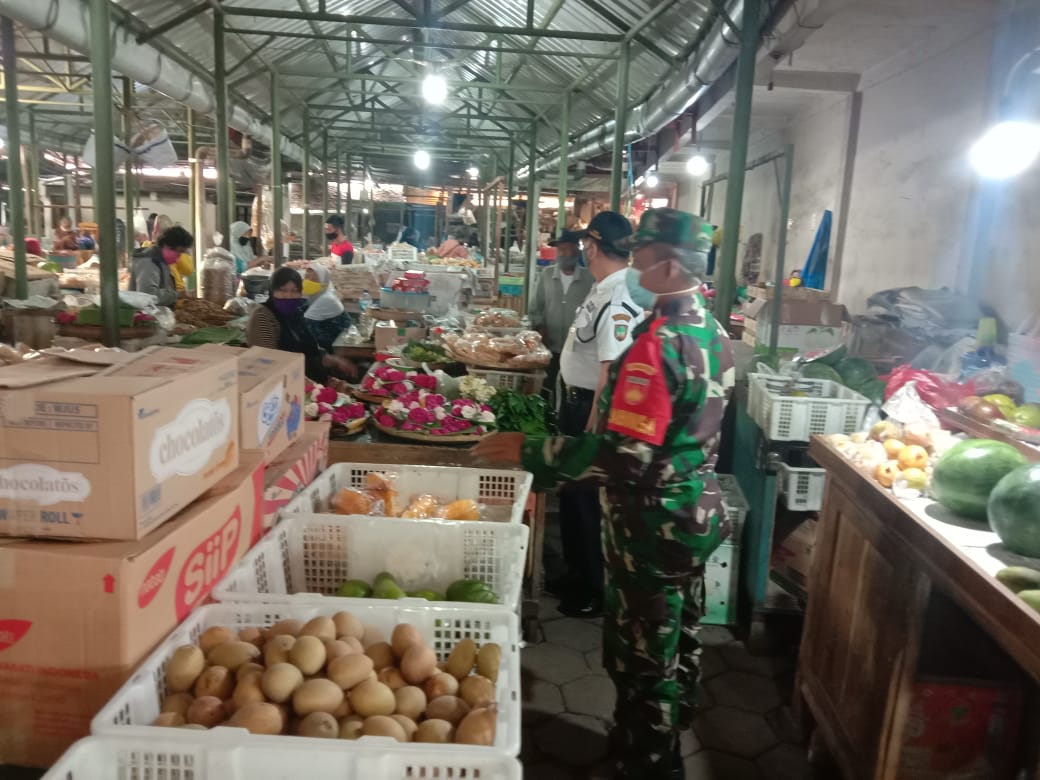 Pasar Harjodaksino Jadi Sasaran Edukasi Penerapan PPKM