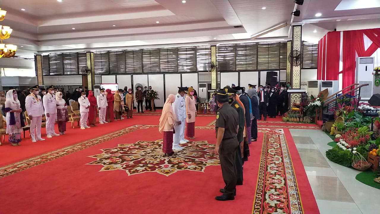 Resmi Gubernur Lantik 6 Kepala Daerah Hasil Pilkada Serentak