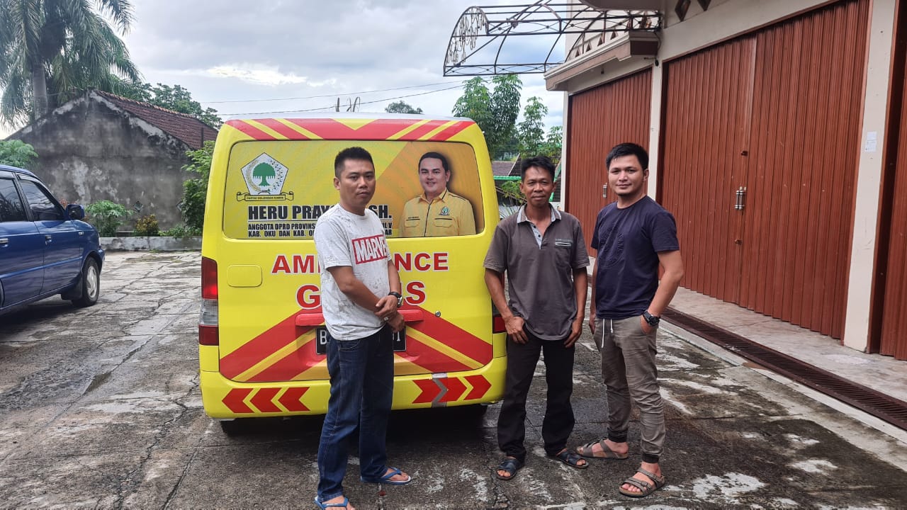 Anggota DPRD Provinsi Ini Berikan Satu Ambulance Untuk Warga OKUS