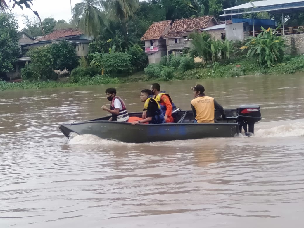 Main Dipinggir Sungai Ogan, Balita Di OKU Hilang Terseret Arus