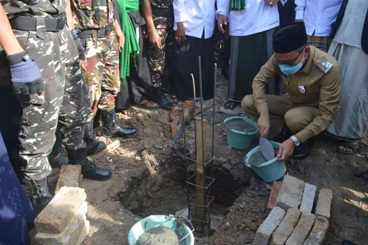 Wabup Yudha Letakkan Batu Pertama Pembangunan Ponpes di Desa Sumedang Sari BMT
