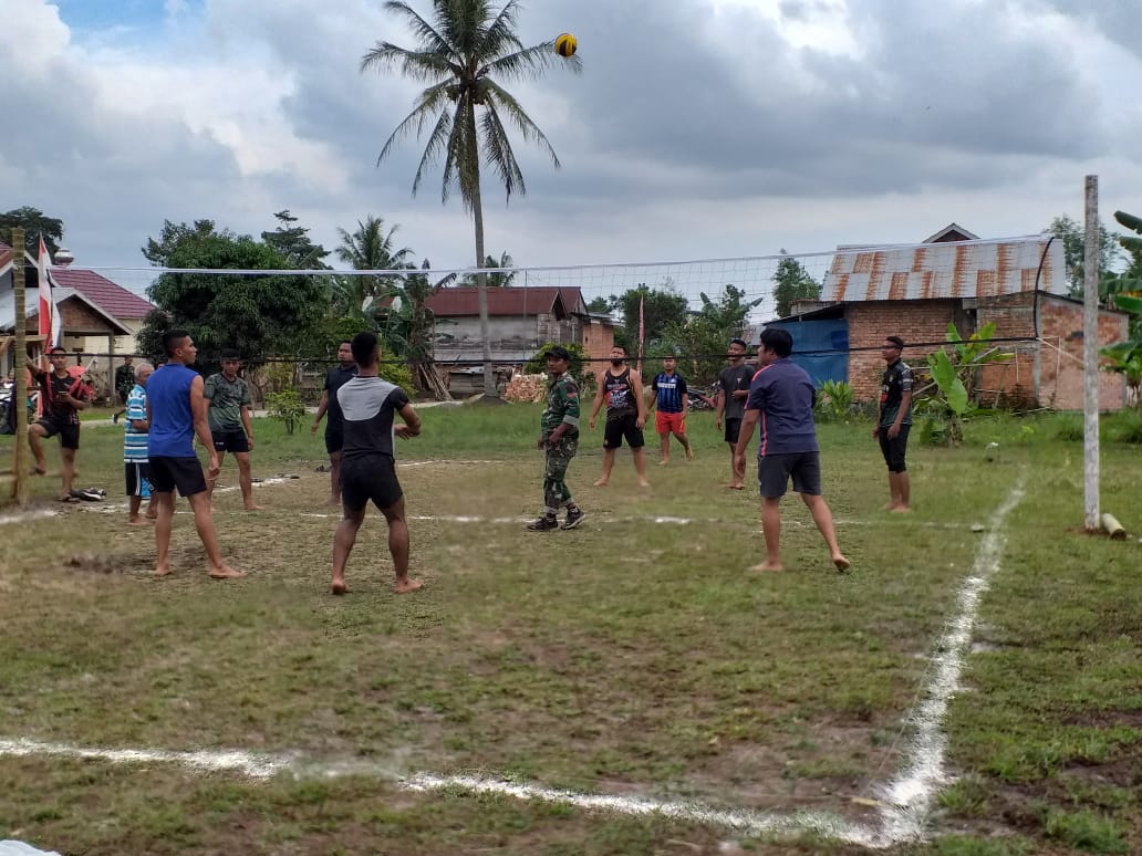 Adakan Olahraga Bersama Pertandingan Bola Voli TMMD di Kampung Jawi