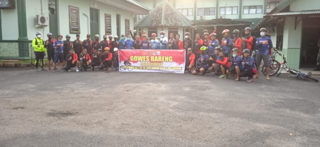 Sebelum Gowes, Satgas TMMD Foto Bareng di Makodim 0418 Palembang