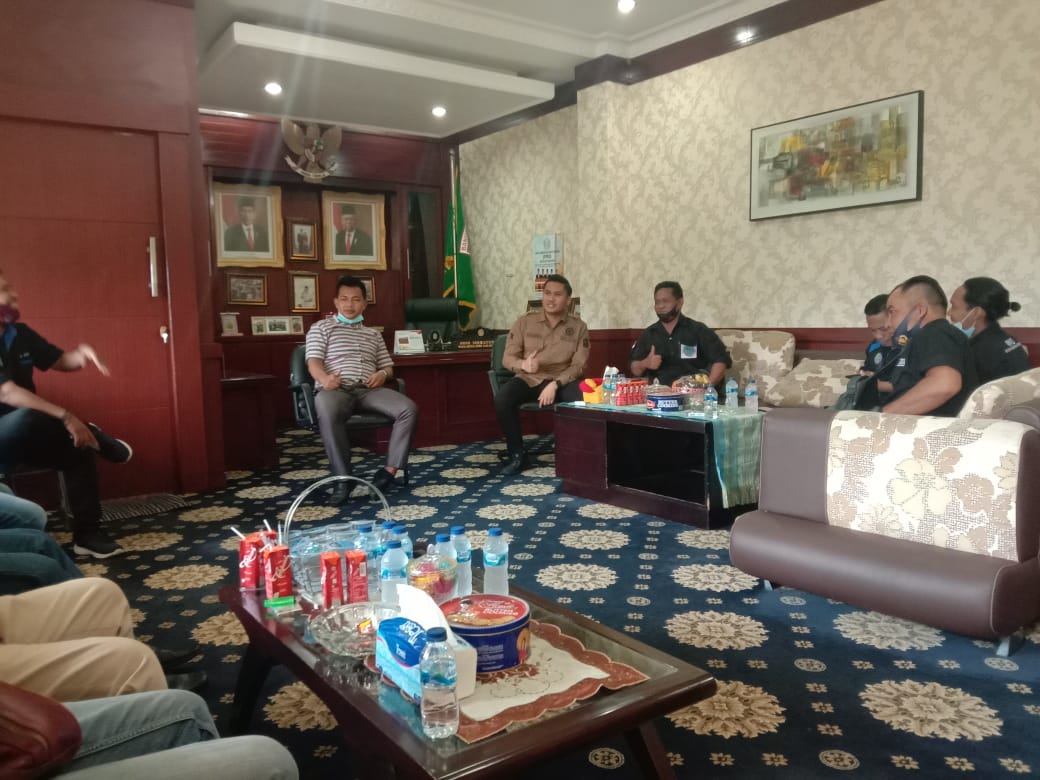 Noor Ishmatuddin, Wakil Ketua II DPRD Kabupaten Banyuasin Jalin Silahturami dengan Awak Media