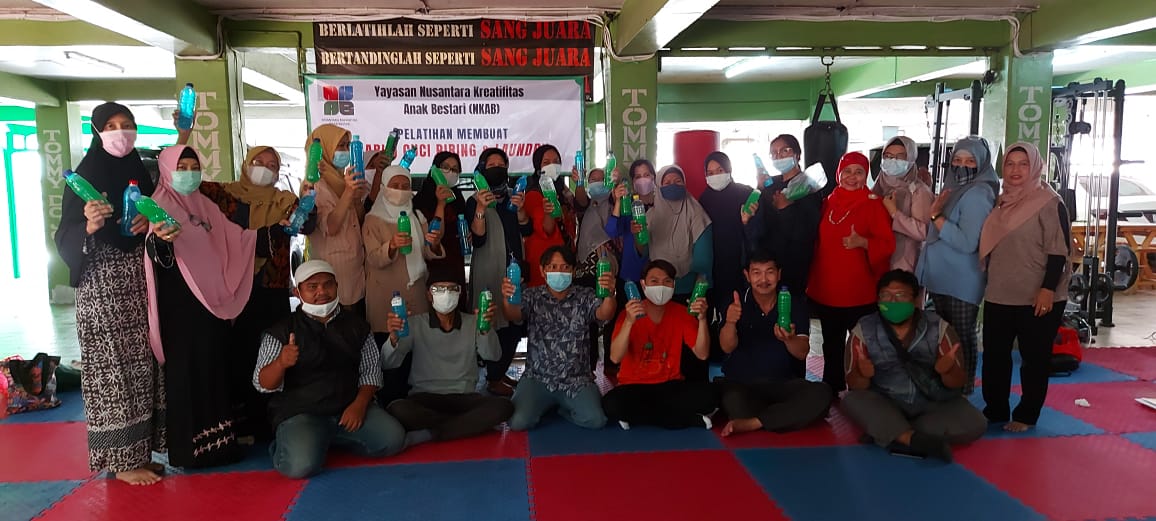 Yayasan Nusantara Kreatif Anak Bestari Gelar Pelatihan Pembuatan Sabun Cair