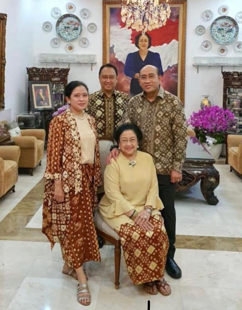 Lebaran Pertama, Ketua DPR RI Bareng Mantan Presiden Megawati Kompak Pakai Gambo Muba