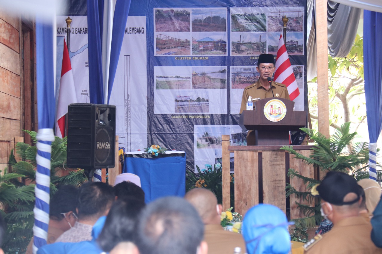 Wali kota Palembang H Harnojoyo saat peresmian Kampung 15 Ulu