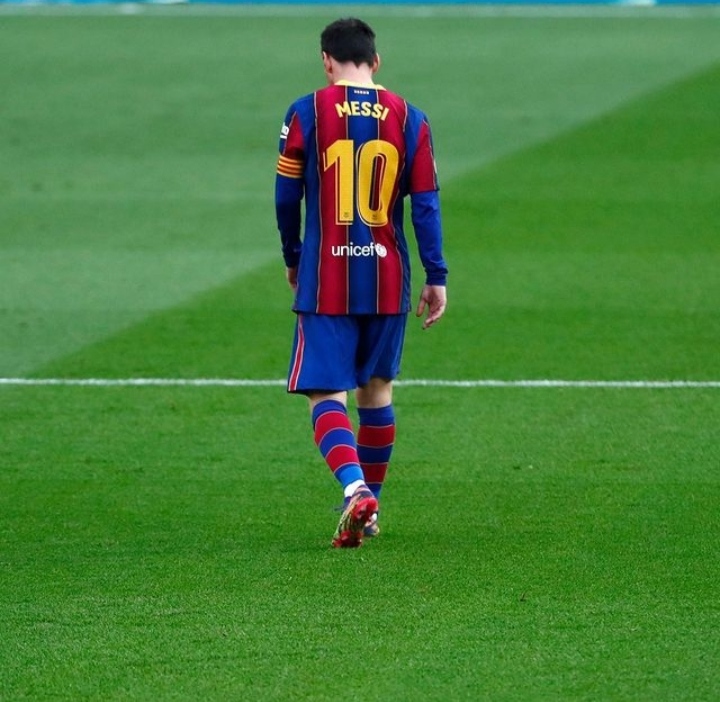 Tinggalkan Barcelona, Messi Menuju PSG?