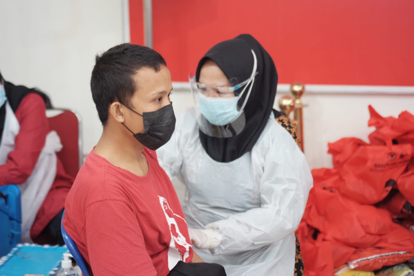 Dewan Pimpinan Cabang (DPC) Partai PDI Perjuangan Kota Palembang sukses mengelar program vaksin massal dosis pertama.
