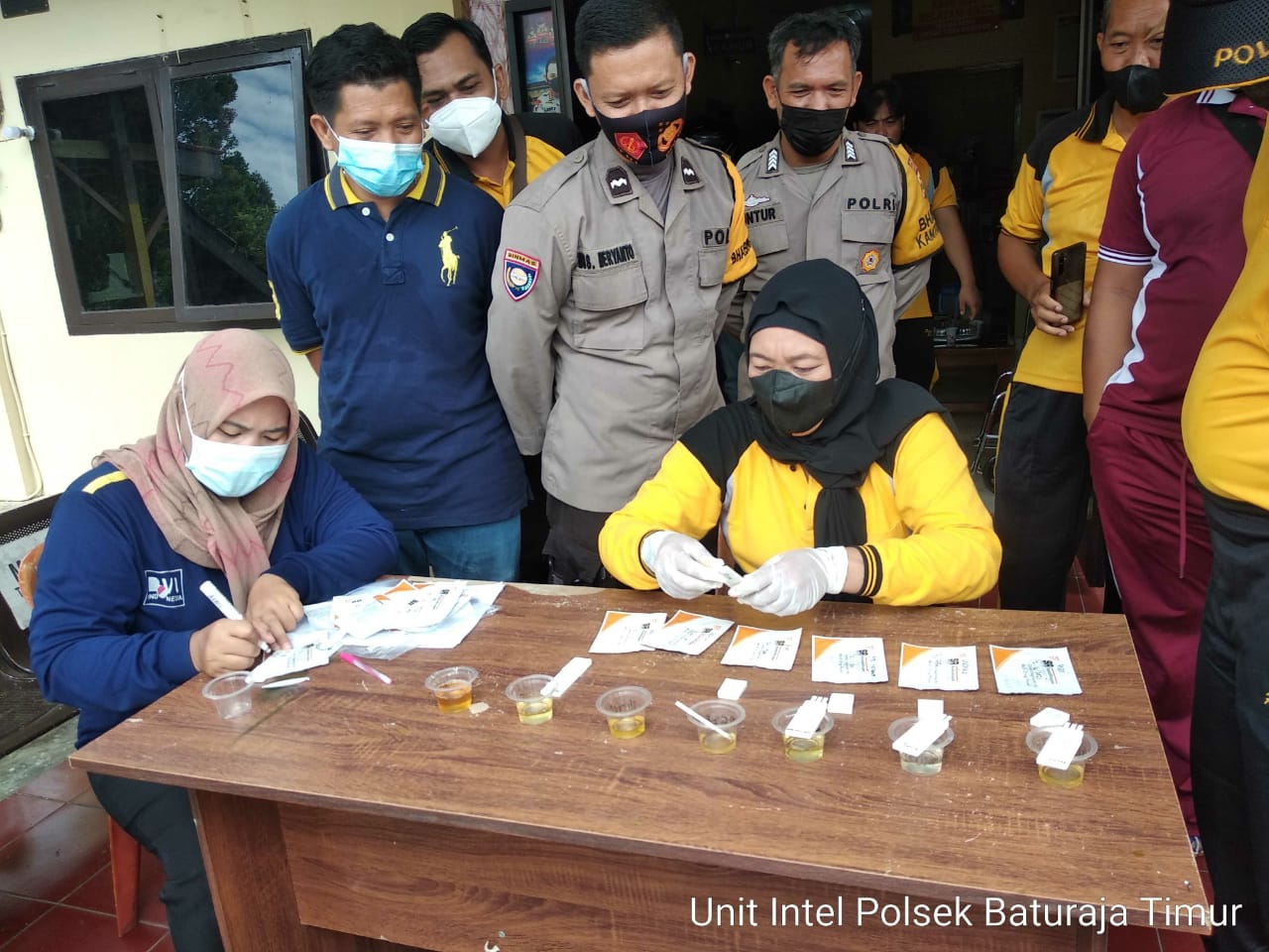 Antisipasi Penyalahgunaan Narkoba, Anggota Polsek Baturaja Timur Di Test Urine