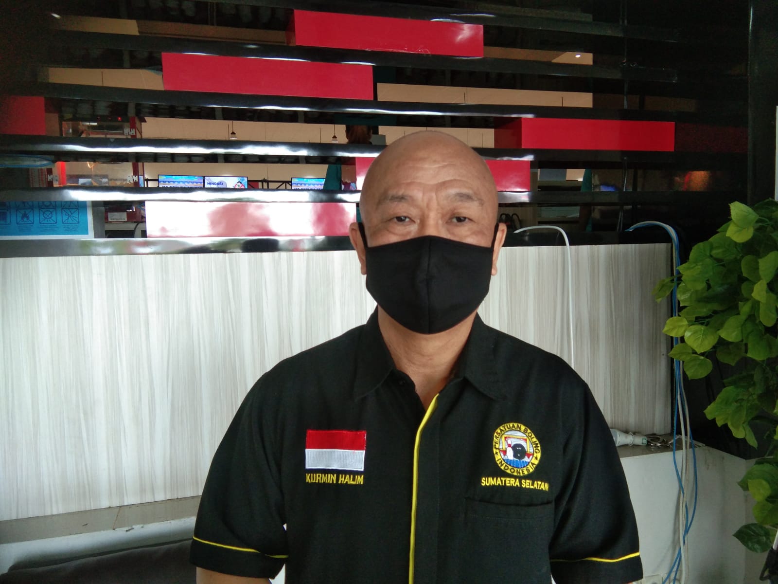 Kurmin Halim saat pembukaan kejuaraan Bowling di JSC Bowling Center Palembang