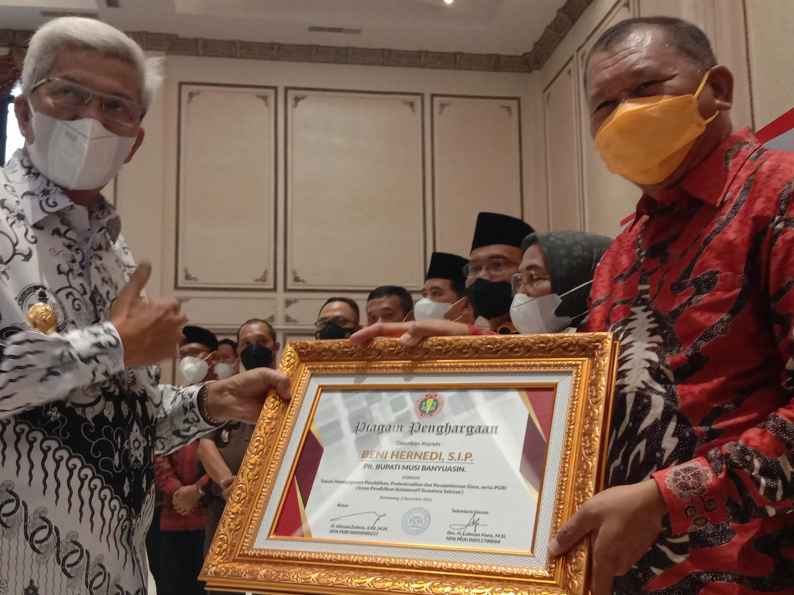 Tingkatkan Kesejahteraan Guru, Plt Bupati Muba Dapat Penghargaan dari PGRI