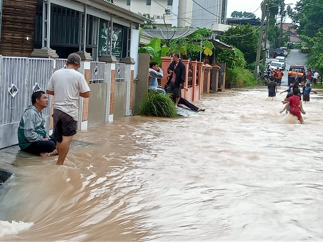 Muara Enim Dilanda Banjir Hampir 1,5 Meter