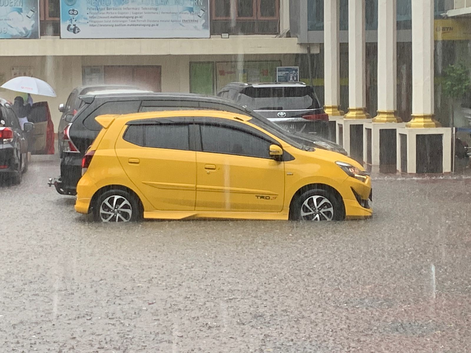 Hujan Deras Palembang Terkepung Banjir