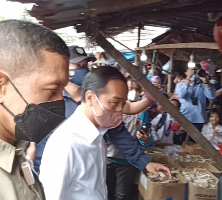 Warga Histeris Saat Jokowi Blusukan Ke Pasar Bantingan Tanjung Enim