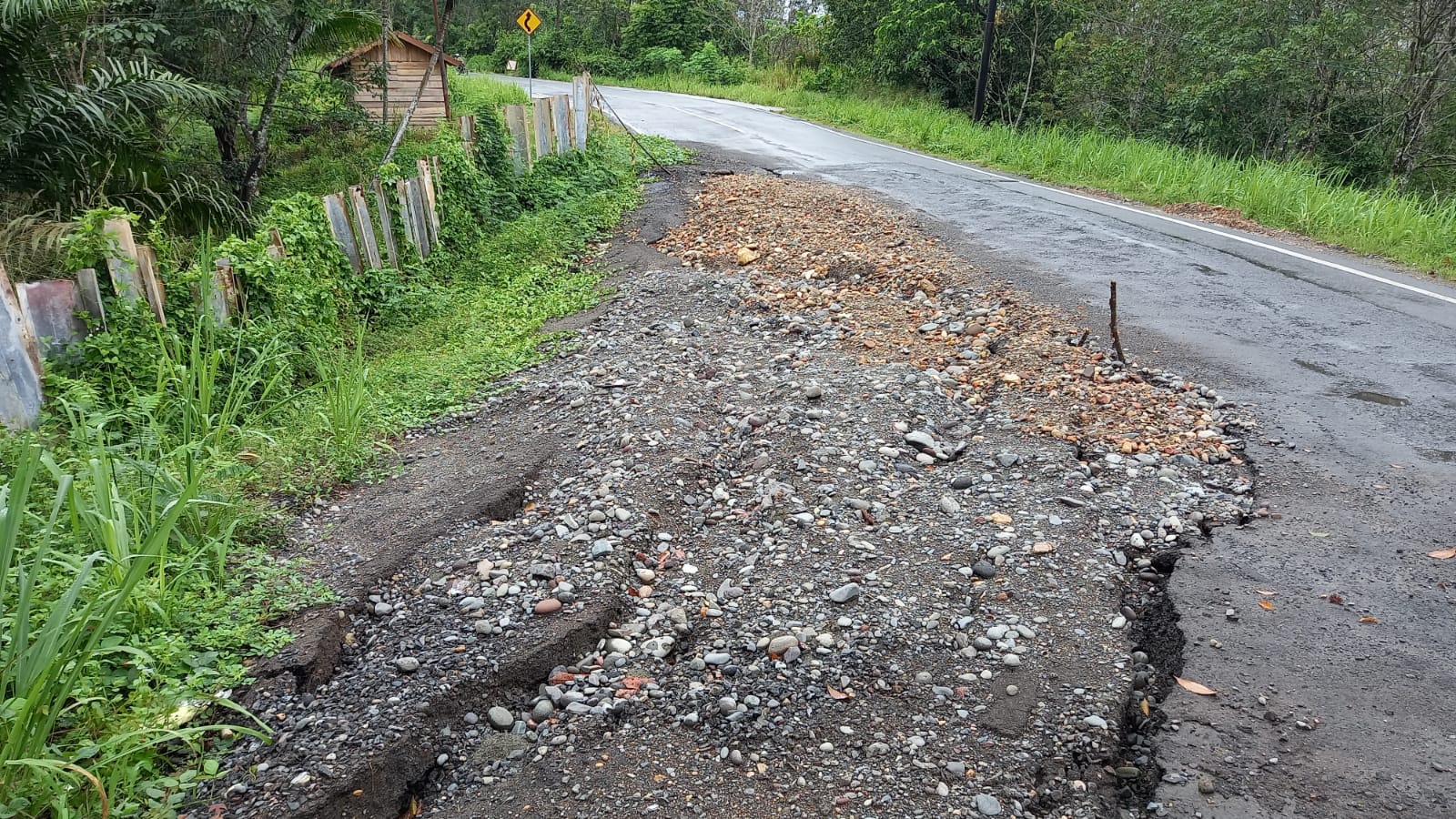 Perbaikan Ruas Jalan Batas Lahat -Kikim Sementara Tampal Sulam