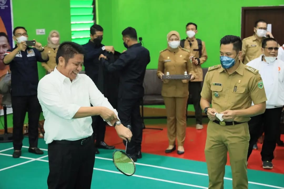 Buka Kejuaraan Badminton, Herman Deru Terus  Pacu Atlet Berprestasi