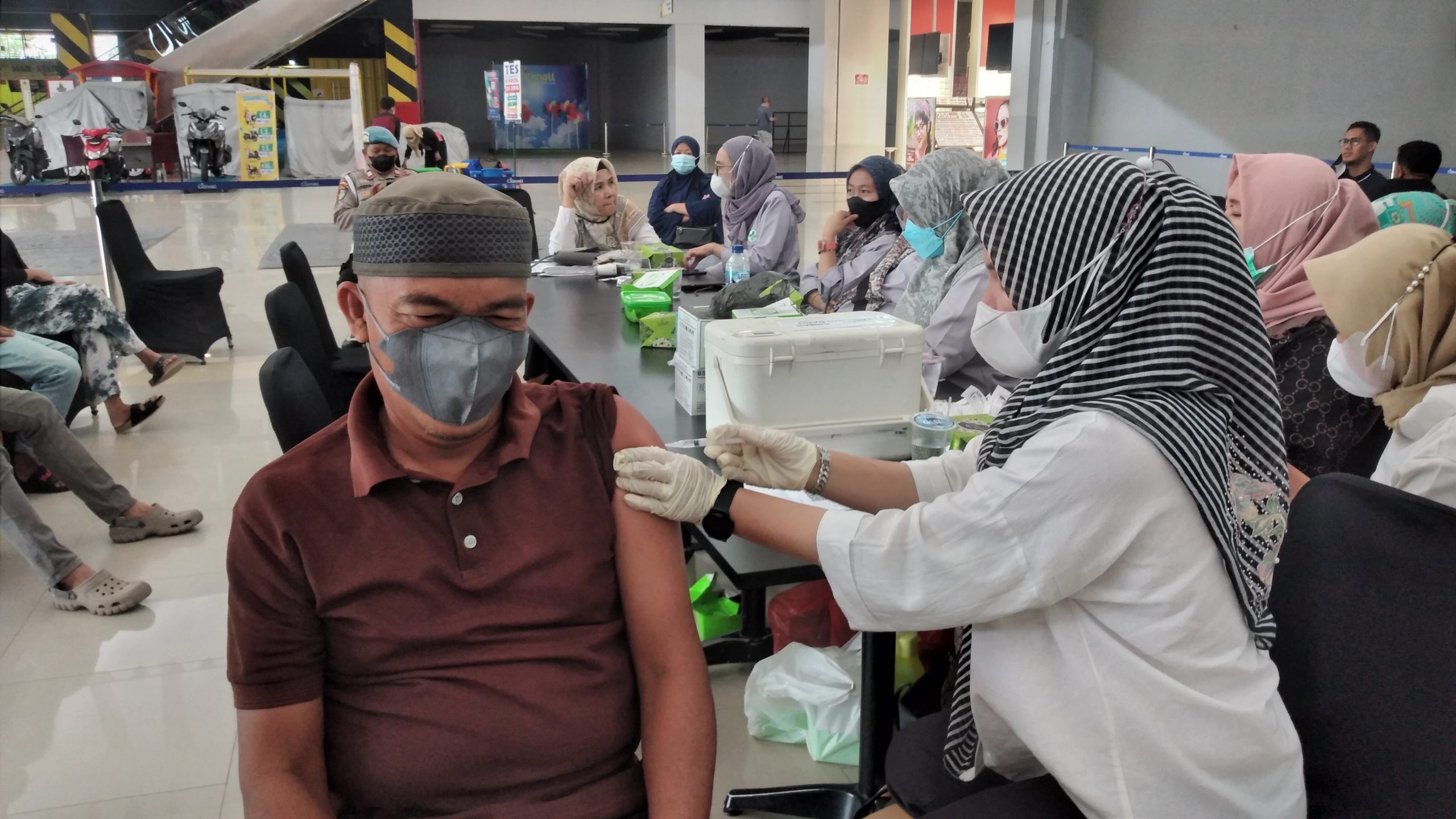 Masyarakat OKU Antusias Ikuti Vaksin BINDA Sumsel Bersama Polsek Baturaja Timur