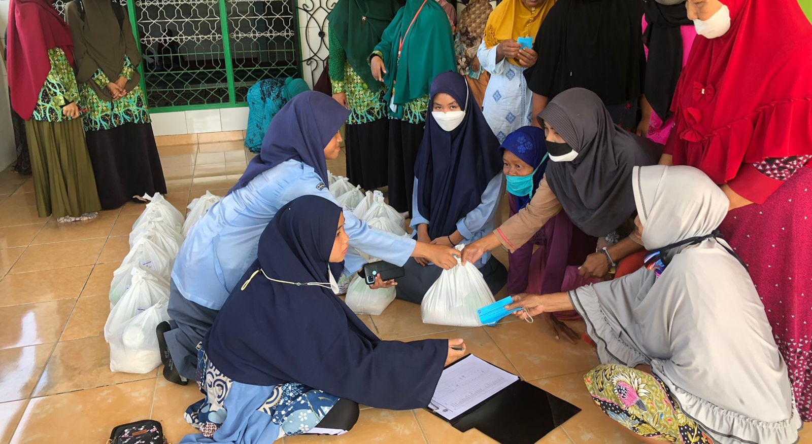 SMA Muhammadiyah Martapura Isi Kegiatan Serah Terima Pelajar Dengan Bagi Sembako