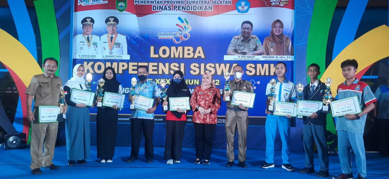 H. Prioyitno Apresiasi 3 Pelajar SMK Muhammadiyah di OKU Timur Torehkan Prestasi di Ajang LKS Tingkat Provinsi
