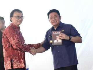 Gubernur Harapkan  Buku Biografi  Kolonel TNI Purn Djarab Menginspirasi Generasi Muda dan Masyarakat