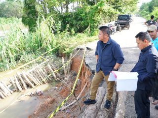 Jalan Provinsi Penghubung OI-OKU Amblas, HD Intruksikan Dinas PUBMTR  Segera Lakukan Perbaikan