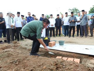 Herman Deru  Letakan Batu Pertama Perluasan Masjid Darul Fallah  Talang Jambe