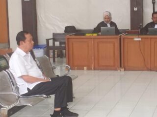 Hakim Tolak Eksepsi Terdakwa Sarimuda Kasus Korupsi.