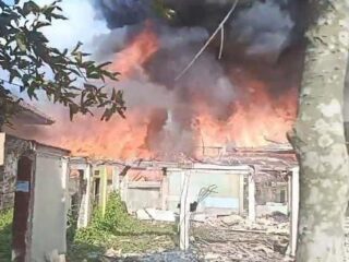 Api Lalap Dua Rumah di Kelurahan Tuan Kentang